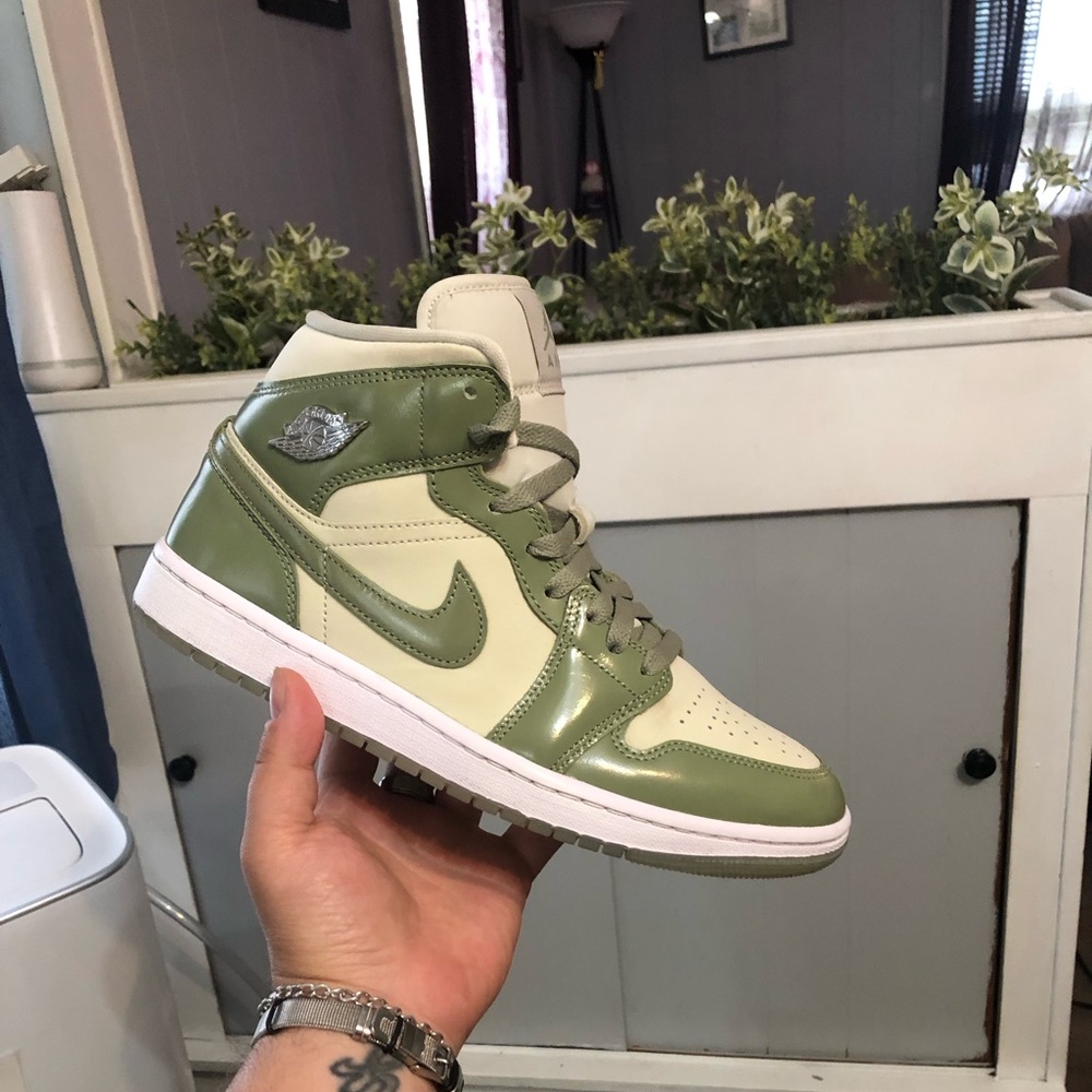 Women’s Jordan 1 Mid ‘Sea Glass size 10